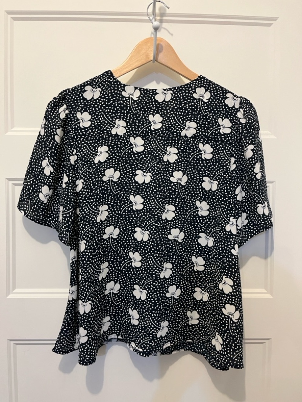 Cabi Black and White Floral Dot Short Sleeve Blouse - Picture 3 of 4